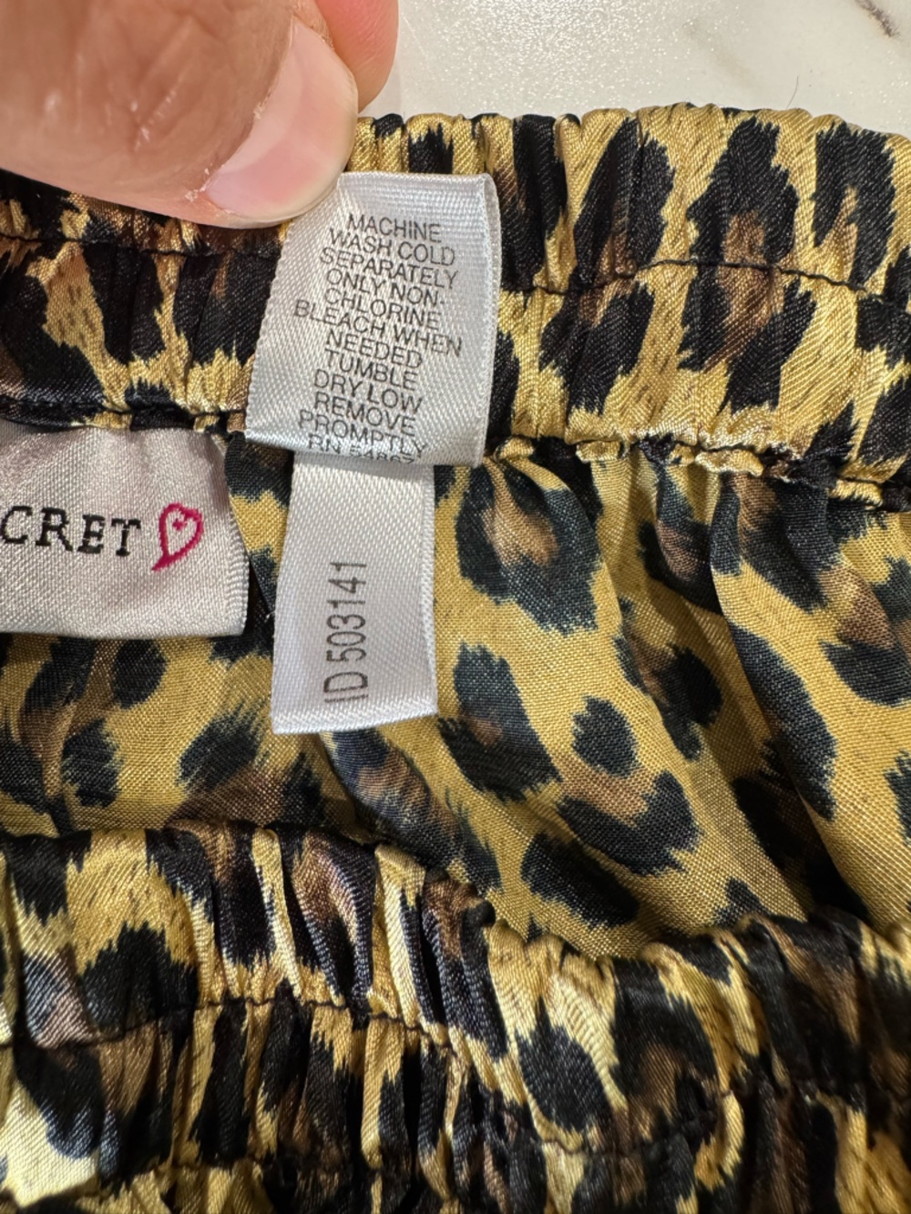 Victoria's Secret Women's Leopard Print Pajama Set Size M Top& Pants 2 Piece - Picture 7 of 11